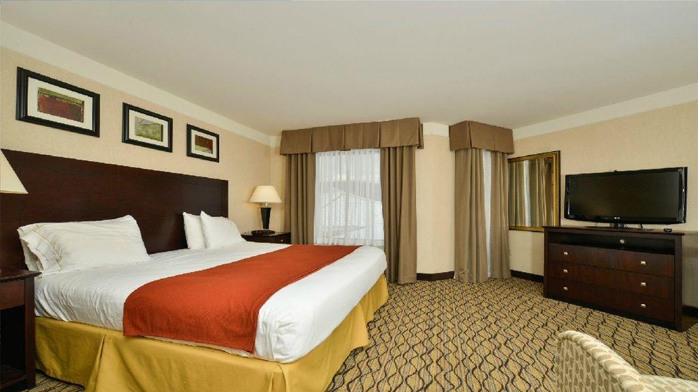 Holiday Inn Express Great Barrington By Ihg מראה חיצוני תמונה