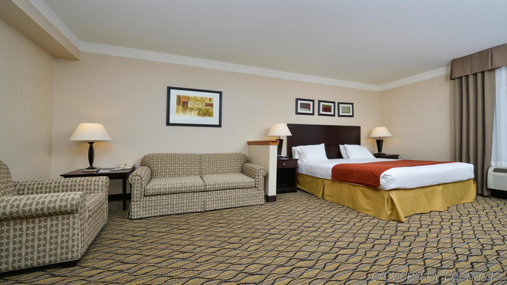 Holiday Inn Express Great Barrington By Ihg מראה חיצוני תמונה