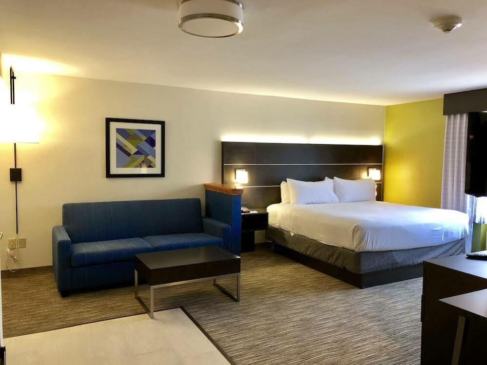 Holiday Inn Express Great Barrington By Ihg מראה חיצוני תמונה