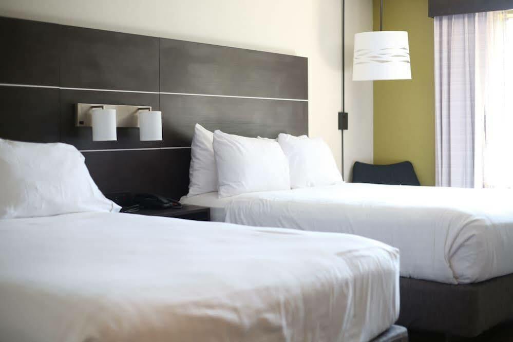 Holiday Inn Express Great Barrington By Ihg מראה חיצוני תמונה