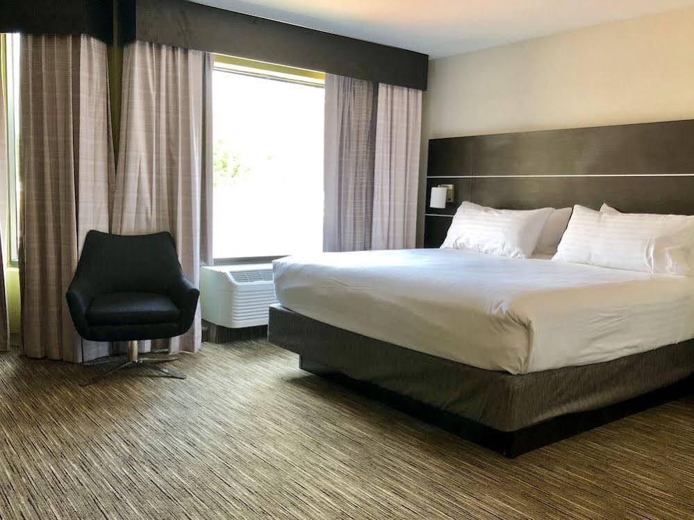 Holiday Inn Express Great Barrington By Ihg מראה חיצוני תמונה
